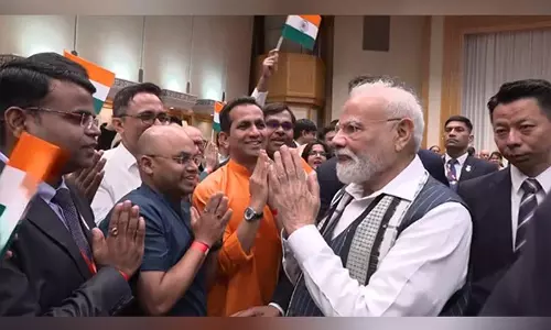 टोक्यो पहुंचे पीएम मोदी, सांस्कृतिक स्वागत के बाद प्रवासी भारतीयों से मिले