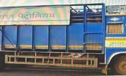Odisha : नशे में धुत ट्रक चालक ने व्यक्ति को कुचला, घरों में घुसा
