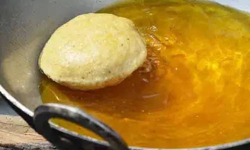 Kachori Recipe: घर पर बनाएं ये टेस्टी मूंग दाल कचोरी, जानें रेसिपी Kachori Recipe: घर पर बनाएं ये टेस्टी मूंग दाल कचोरी, जानें रेसिपी