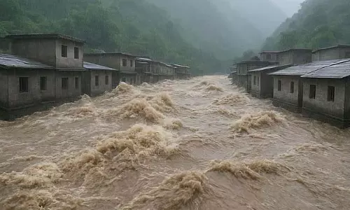 उत्तराखंड में बादल फटा : कई परिवार लापता उत्तराखंड में बादल फटा : कई परिवार लापता