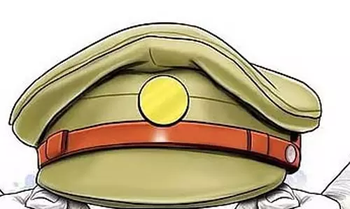 होटल में शराब की अनुमति: पूछताछ के लिए इंस्पेक्टर पर हमला; कांस्टेबल निलंबित होटल में शराब की अनुमति: पूछताछ के लिए इंस्पेक्टर पर हमला; कांस्टेबल निलंबित