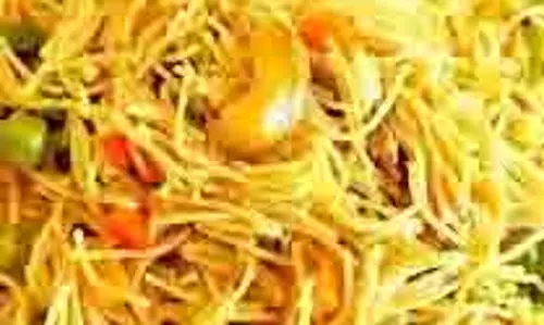 Sevai Upma Recipe: सिर्फ 10 मिनट में बनाएं टेस्टी और हेल्दी सेवई उपमा Sevai Upma Recipe: सिर्फ 10 मिनट में बनाएं टेस्टी और हेल्दी सेवई उपमा