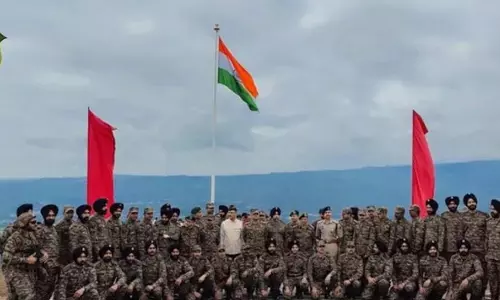 सेना ने बारामूला की चीता चौकी पर 72 फीट ऊंचा तिरंगा फहराया सेना ने बारामूला की चीता चौकी पर 72 फीट ऊंचा तिरंगा फहराया