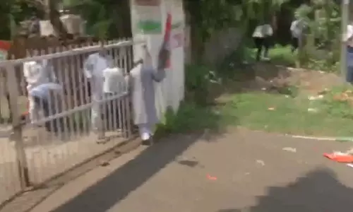 PM मोदी को अपशब्द पर बवाल, भाजपा कार्यकर्ताओं ने कांग्रेस कार्यालय पर धावा बोला, मचा हड़कंप PM मोदी को अपशब्द पर बवाल, भाजपा कार्यकर्ताओं ने कांग्रेस कार्यालय पर धावा बोला, मचा हड़कंप
