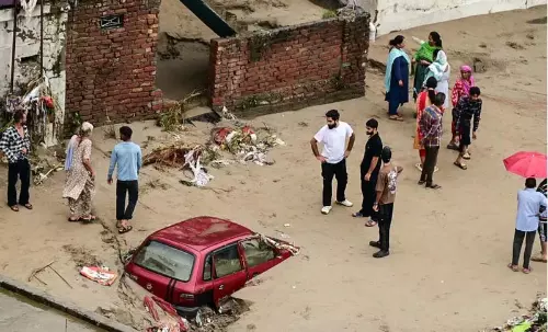 जम्मू-कश्मीर बाढ़: Jammu  संभाग में पानी घटा, राहत और बचाव अभियान जारी