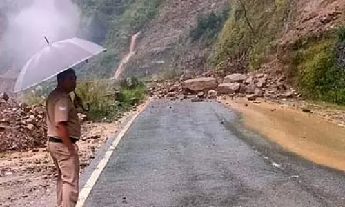 Uttarakhand: चमोली, रुद्रप्रयाग जिलों में बादल फटने के बाद कई लोग फंसे, लापता
