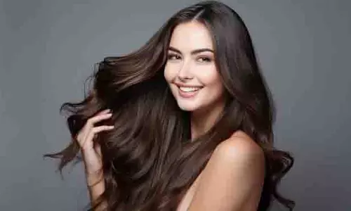 Split Ends Removal: आपके बाल भी हैं स्प्लिट एंड्स तो आजमाएं ये उपाय