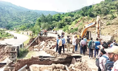 श्रीनगर-जम्मू राष्ट्रीय राजमार्ग लगातार तीसरे दिन बंद
