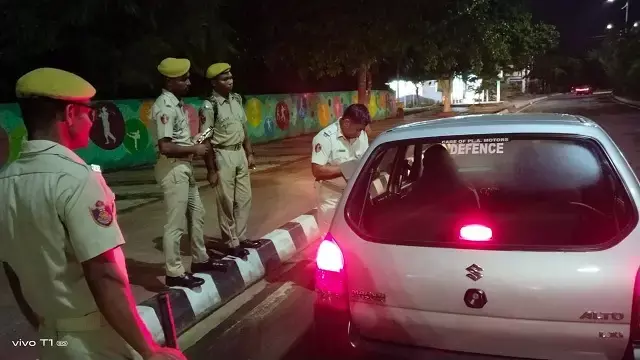 कमिश्नरेट पुलिस ने त्योहारी सीजन के लिए Cuttack में चेकिंग और नाकाबंदी शुरू की