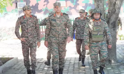 पुंछ LoC पर सुरक्षा हालात की समीक्षा की व्हाइट नाइट कोर के जीओसी ने पुंछ LoC पर सुरक्षा हालात की समीक्षा की व्हाइट नाइट कोर के जीओसी ने