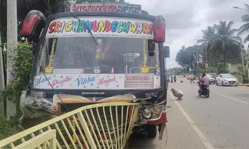 बस का टायर अलग होकर बाइक से टकराया; सास-दामाद की मौत बस का टायर अलग होकर बाइक से टकराया; सास-दामाद की मौत