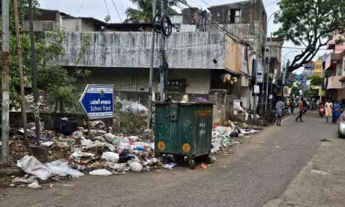 Chennai: स्कूल रोड पर कूड़े की गंदगी से कोलाथुर के निवासी परेशान Chennai: स्कूल रोड पर कूड़े की गंदगी से कोलाथुर के निवासी परेशान