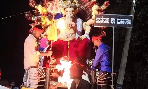 Karnataka: बारिश में भी प्रभावशाली रही गणेश प्रतिमा की शोभायात्रा Karnataka: बारिश में भी प्रभावशाली रही गणेश प्रतिमा की शोभायात्रा