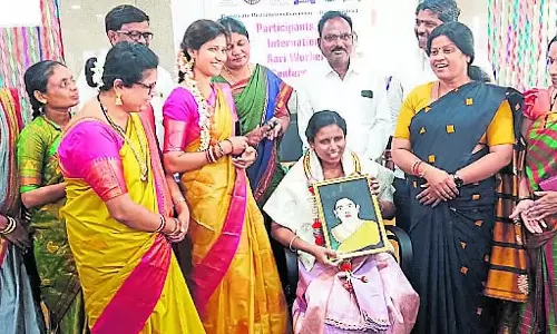 आर्थिक स्तर बढ़ाने में महिलाओं की कड़ी मेहनत बहुत बड़ी है: Keerthana N आर्थिक स्तर बढ़ाने में महिलाओं की कड़ी मेहनत बहुत बड़ी है: Keerthana N