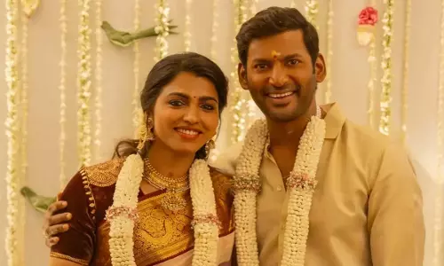 Vishal ने 47वें जन्मदिन पर साईं धंशिका से गुपचुप तरीके से की सगाई Vishal ने 47वें जन्मदिन पर साईं धंशिका से गुपचुप तरीके से की सगाई