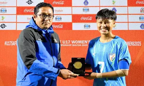 युवा टाइग्रेसेस ने भावनात्मक कहानियों के साथ SAFF U17 महिला चैंपियनशिप में चमक बिखेरी युवा टाइग्रेसेस ने भावनात्मक कहानियों के साथ SAFF U17 महिला चैंपियनशिप में चमक बिखेरी