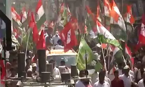 Bihar: राहुल गांधी, तेजस्वी यादव, मुकेश सहनी ने बेतिया में मतदाता अधिकार यात्रा में हिस्सा लिया Bihar: राहुल गांधी, तेजस्वी यादव, मुकेश सहनी ने बेतिया में मतदाता अधिकार यात्रा में हिस्सा लिया