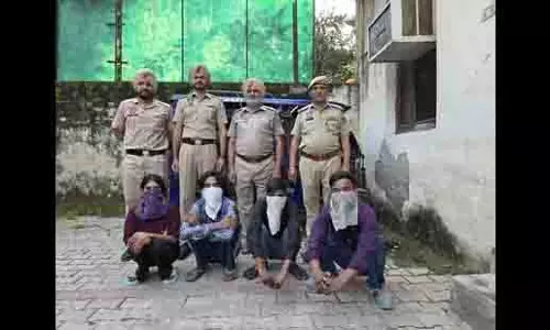 Mohali: ई-रिक्शा के जरिए झपटमारी करने वाले गिरोह का पर्दाफाश Mohali: ई-रिक्शा के जरिए झपटमारी करने वाले गिरोह का पर्दाफाश