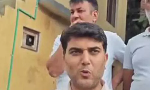 रामबन MLA राजू ने बाढ़ प्रभावित परिवारों को 10 लाख रुपये की सहायता देने का किया वादा रामबन MLA राजू ने बाढ़ प्रभावित परिवारों को 10 लाख रुपये की सहायता देने का किया वादा