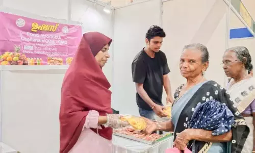 Kerala : ओणम को शानदार बनाने के लिए बाजार मेले तैयार Kerala : ओणम को शानदार बनाने के लिए बाजार मेले तैयार