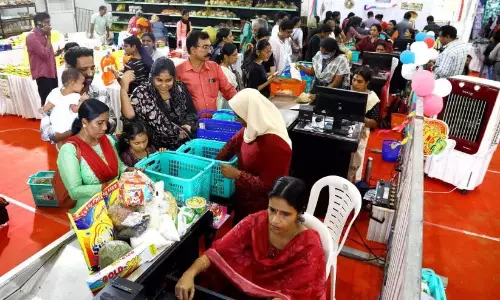 Kerala : चावल से लेकर नूडल्स तक, स्नैक्स की खरीदारी बहुत आसान Kerala : चावल से लेकर नूडल्स तक, स्नैक्स की खरीदारी बहुत आसान