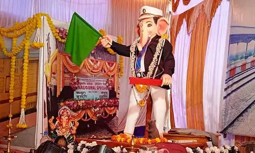 Kushtagi : स्टेशन मास्टर, किसान गणेश प्रतिमाएं ध्यान आकर्षित कर रही है