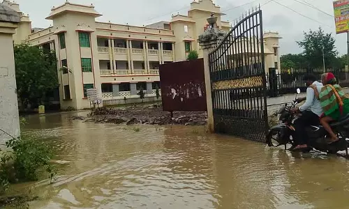 बारिश का कहर: घरों और खेतों में पानी घुसा