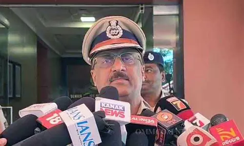 पूजा के दौरान जबरन चंदा वसूली पर अंकुश लगाने के लिए सीसीटीवी कैमरे और ड्रोन लगाए जाएंगे: Odisha DGP पूजा के दौरान जबरन चंदा वसूली पर अंकुश लगाने के लिए सीसीटीवी कैमरे और ड्रोन लगाए जाएंगे: Odisha DGP