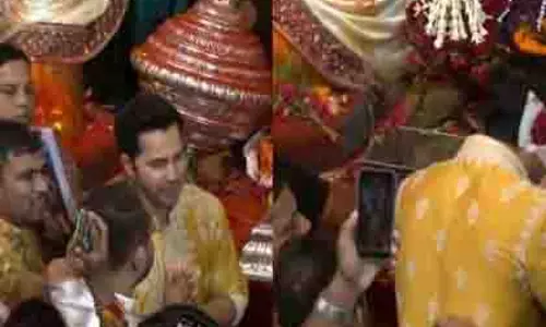 Ganesh Chaturthi पर वरुण धवन पहुंचे लालबागचा राजा