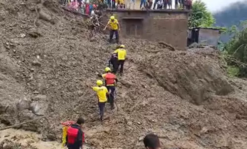 बादल फटने से भारी तबाही: एक महिला की मौत, राहत और बचाव कार्य जारी बादल फटने से भारी तबाही: एक महिला की मौत, राहत और बचाव कार्य जारी