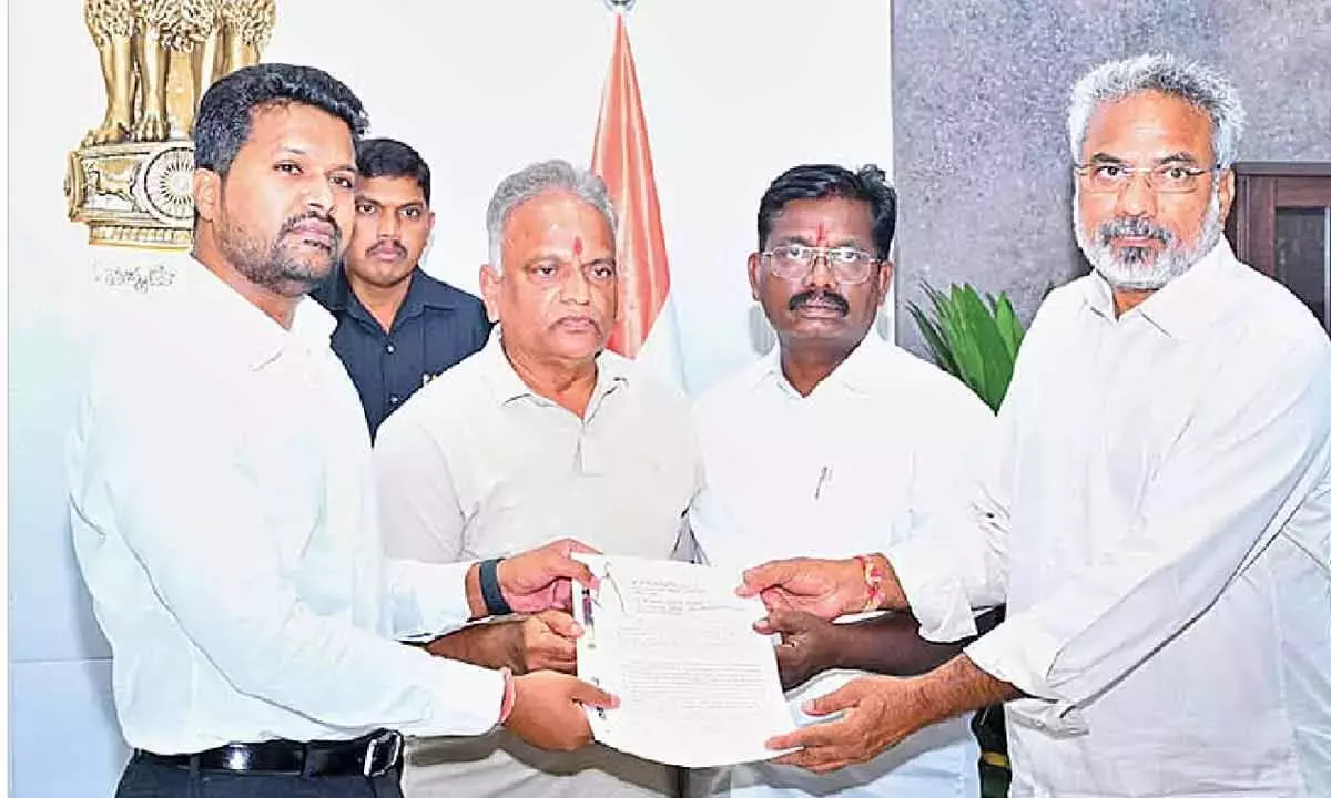 ONGC गैस पाइपलाइन रिसाव पीड़ितों के लिए मुआवजे की मांग ONGC गैस पाइपलाइन रिसाव पीड़ितों के लिए मुआवजे की मांग