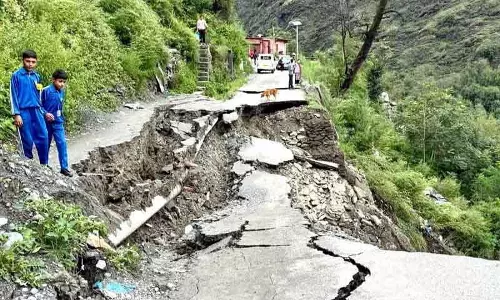 Chamba, भरमौर का संपर्क कटा, 3 हजार तीर्थयात्री और पर्यटक बचाए गए