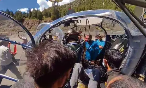 Lahaul-Spiti के स्टिंगरी से 5 मरीजों को एयरलिफ्ट किया गया Lahaul-Spiti के स्टिंगरी से 5 मरीजों को एयरलिफ्ट किया गया