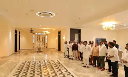 Andhra : पवन कल्याण ने रुशिकोंडा इमारतों का निरीक्षण किया