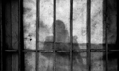पुलिस को रिश्वत देने के आरोप में भारतीय मूल की सिंगापुरी महिला को पांच साल से अधिक की जेल पुलिस को रिश्वत देने के आरोप में भारतीय मूल की सिंगापुरी महिला को पांच साल से अधिक की जेल