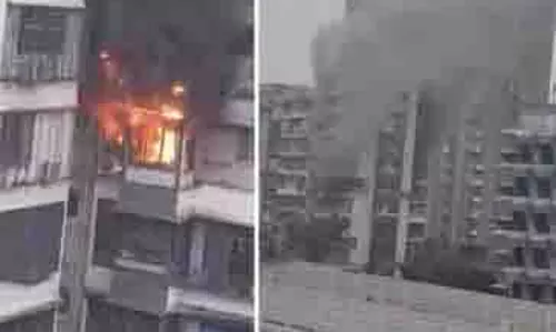 Mumbai: बोरीवली में 12 मंजिला दत्तानी टावर में भीषण आग लगी Mumbai: बोरीवली में 12 मंजिला दत्तानी टावर में भीषण आग लगी