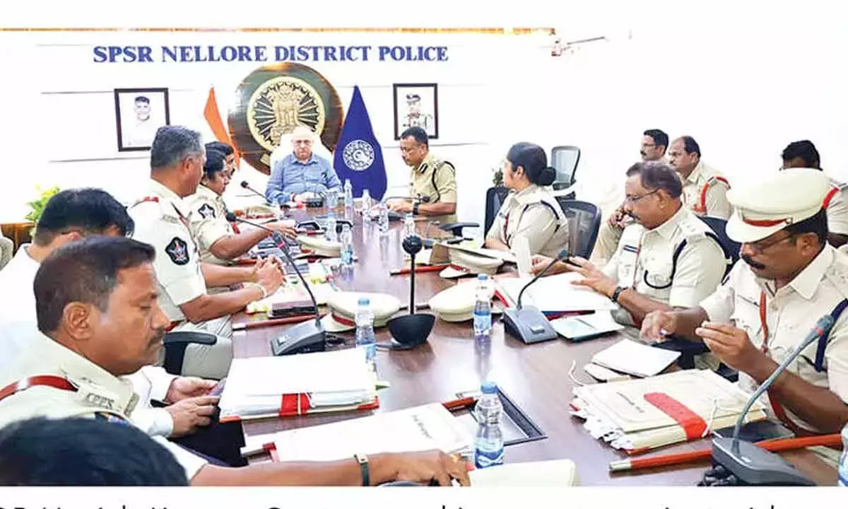 असामाजिक तत्वों के खिलाफ कड़ी कार्रवाई करें: DGP