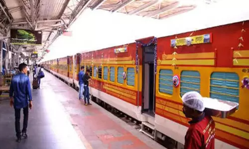 Mumbai: पश्चिम रेलवे ने की घोषणा, स्पेशल ट्रेनों की बुकिंग कल से शुरू
