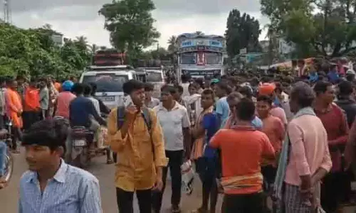 Malkangiri: उर्वरक की कमी से किसानों में भारी अशांति Malkangiri: उर्वरक की कमी से किसानों में भारी अशांति