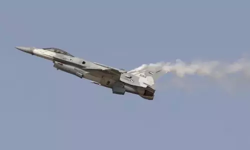 एयर शो रिहर्सल के दौरान पोलिश  F-16 लड़ाकू विमान दुर्घटनाग्रस्त, पायलट की मौत