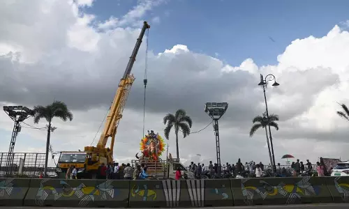 गणेश प्रतिमा विसर्जन शुरू, GHMC ने 74 विसर्जन तालाब तैयार किए