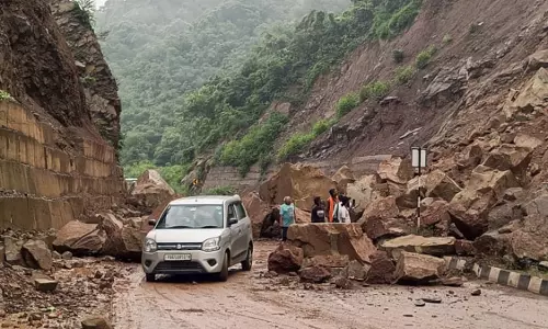 Jammu: श्रद्धांजलि सभाओं में गूंजा रियासी भूस्खलन पीड़ितों का दर्द Jammu: श्रद्धांजलि सभाओं में गूंजा रियासी भूस्खलन पीड़ितों का दर्द