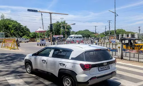 Traffic  सिग्नल खराब, तंजावुर में वाहन चालकों को लाल बत्ती