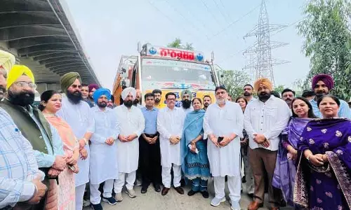 Ludhiana MLAs, मेयर और डीसी ने बाढ़ प्रभावित पठानकोट के लिए राहत सामग्री से भरे 6 ट्रक भेजे
