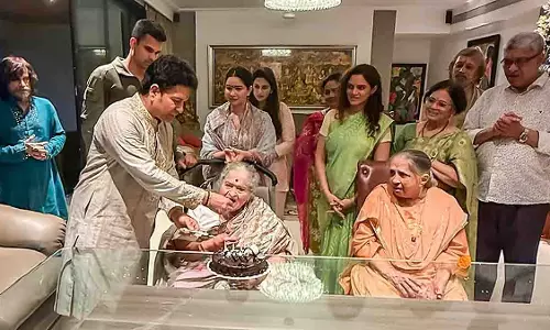 Sachin ने मां के लिए लिखा दिल छू लेने वाला मराठी संदेश Sachin ने मां के लिए लिखा दिल छू लेने वाला मराठी संदेश