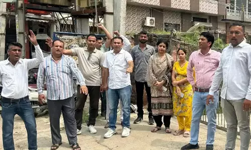 Jind: कर्मचारियों ने वेतन आयोग गठन न होने पर जताया विरोध