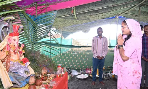 सूरजपुर में मंत्री लक्ष्मी रजवाड़े ने किया गणेश पंडाल दर्शन