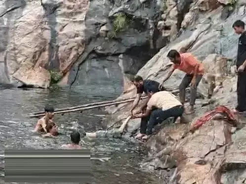Jhunjhunu: सेल्फी का खौफनाक हादसा, दो की मौत Jhunjhunu: सेल्फी का खौफनाक हादसा, दो की मौत