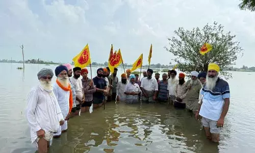 Amritsar: बाढ़ में फसल के नुकसान पर किसानों का विरोध प्रदर्शन Amritsar: बाढ़ में फसल के नुकसान पर किसानों का विरोध प्रदर्शन