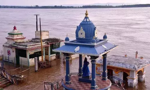 Bhadrachalam में गोदावरी का जलस्तर बढ़ रहा Bhadrachalam में गोदावरी का जलस्तर बढ़ रहा